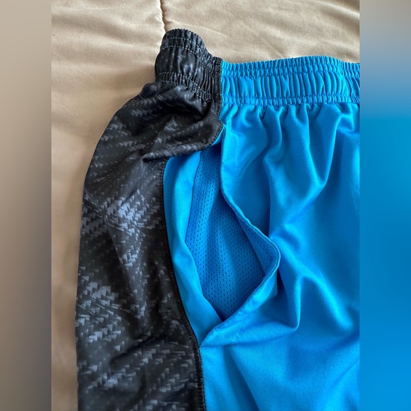 135 Under Armour Athletic Shorts - Picture 3 of 5